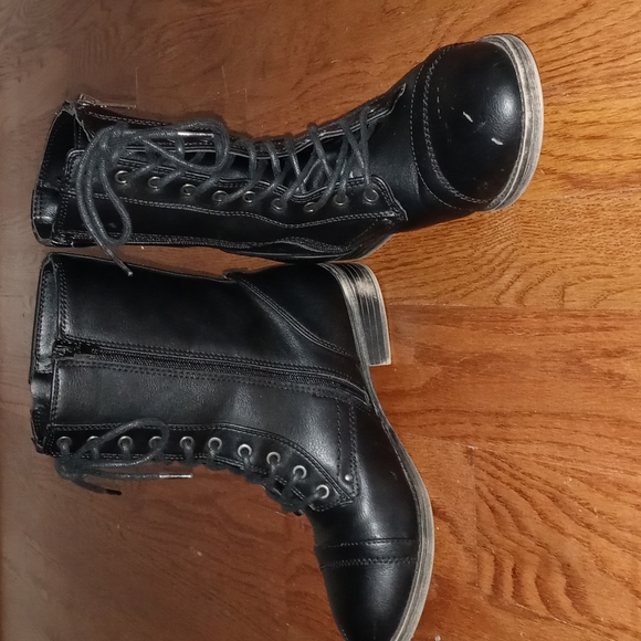 Chic Combat Boots - Picture 2 of 5
